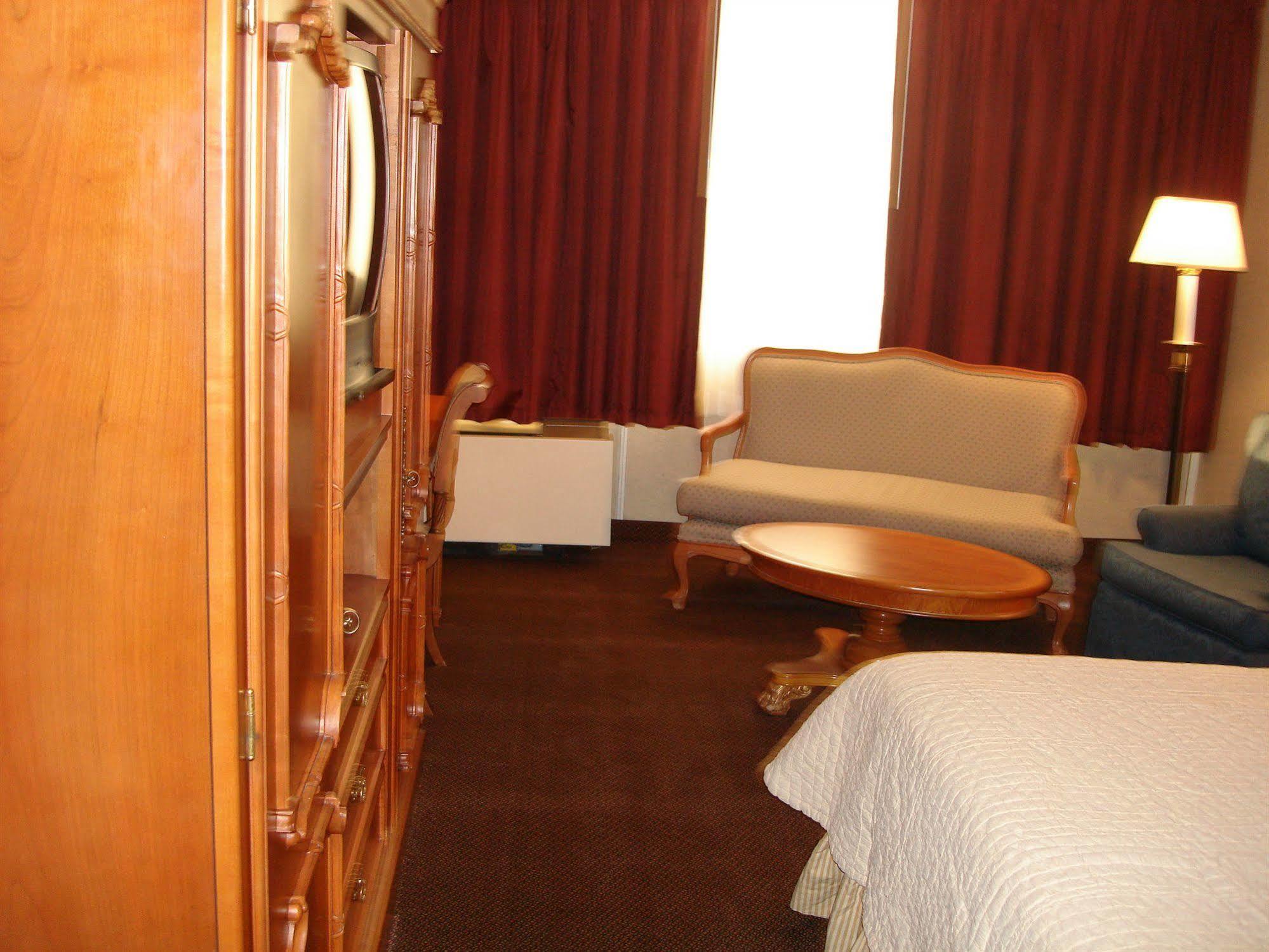 A Victory Inn & Suites - Muskegon Exteriör bild