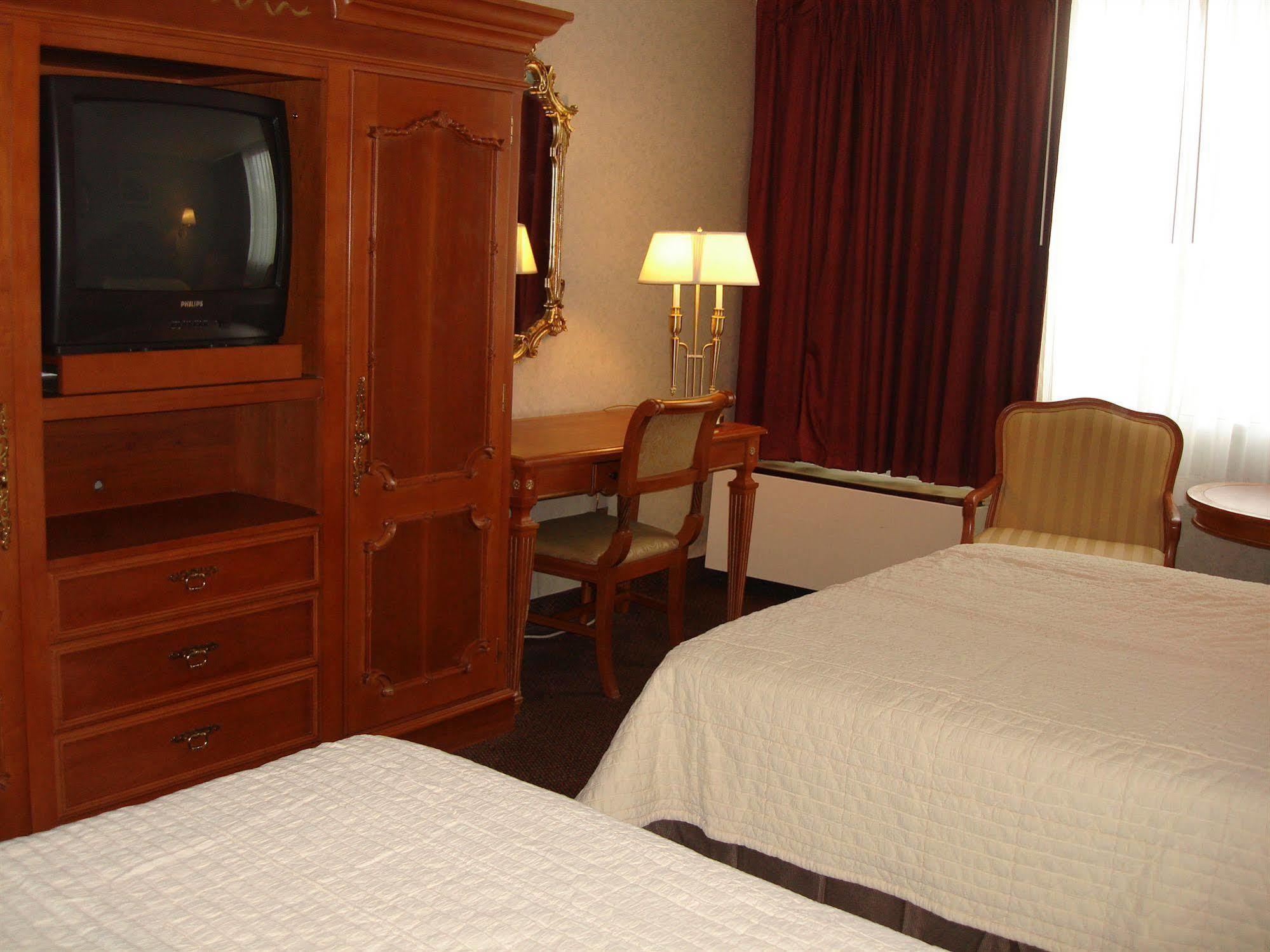 A Victory Inn & Suites - Muskegon Exteriör bild